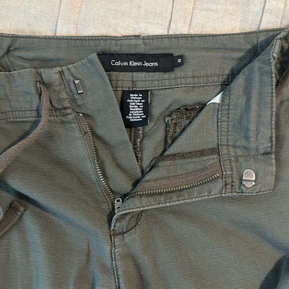 Capris - Picture 3 of 4